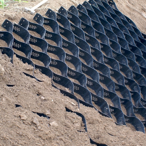 土工格柵的抗拉強度大可增加路堤的穩定性